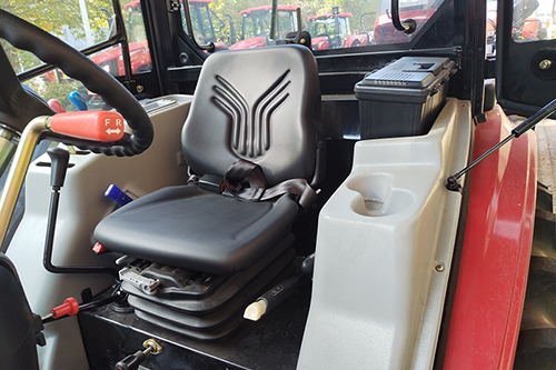 Interior em plástico projetado para uma operação confortável